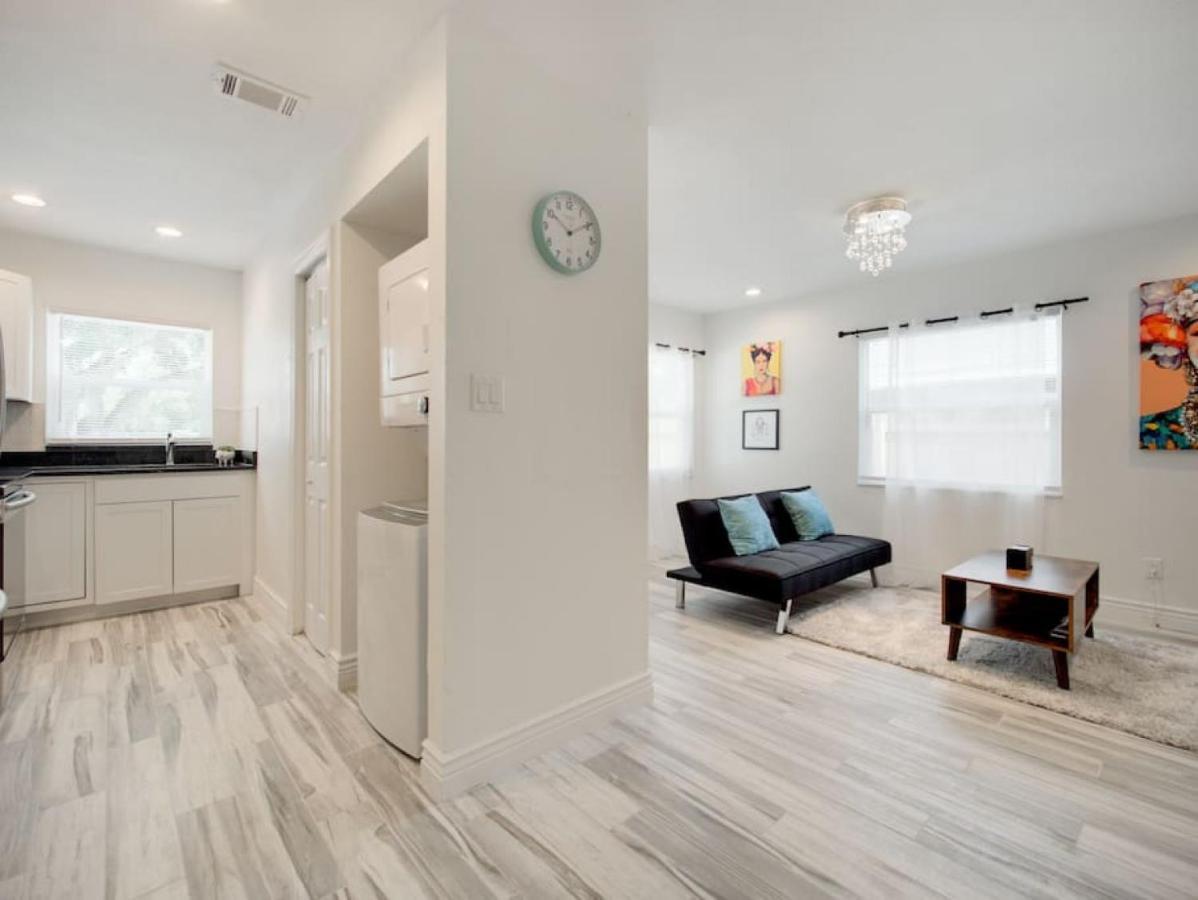 Bayshore Apartment *